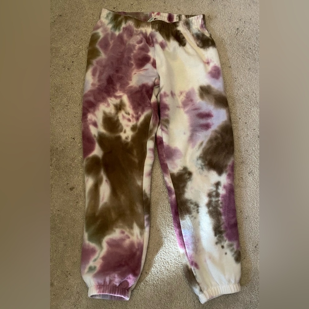 Earthbound joggers!  Size large